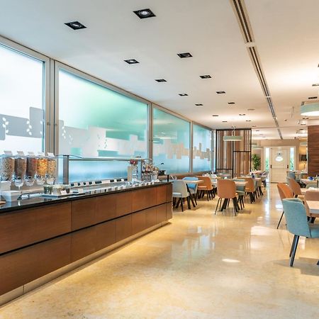Hilton Garden Inn Rome Claridge Esterno foto