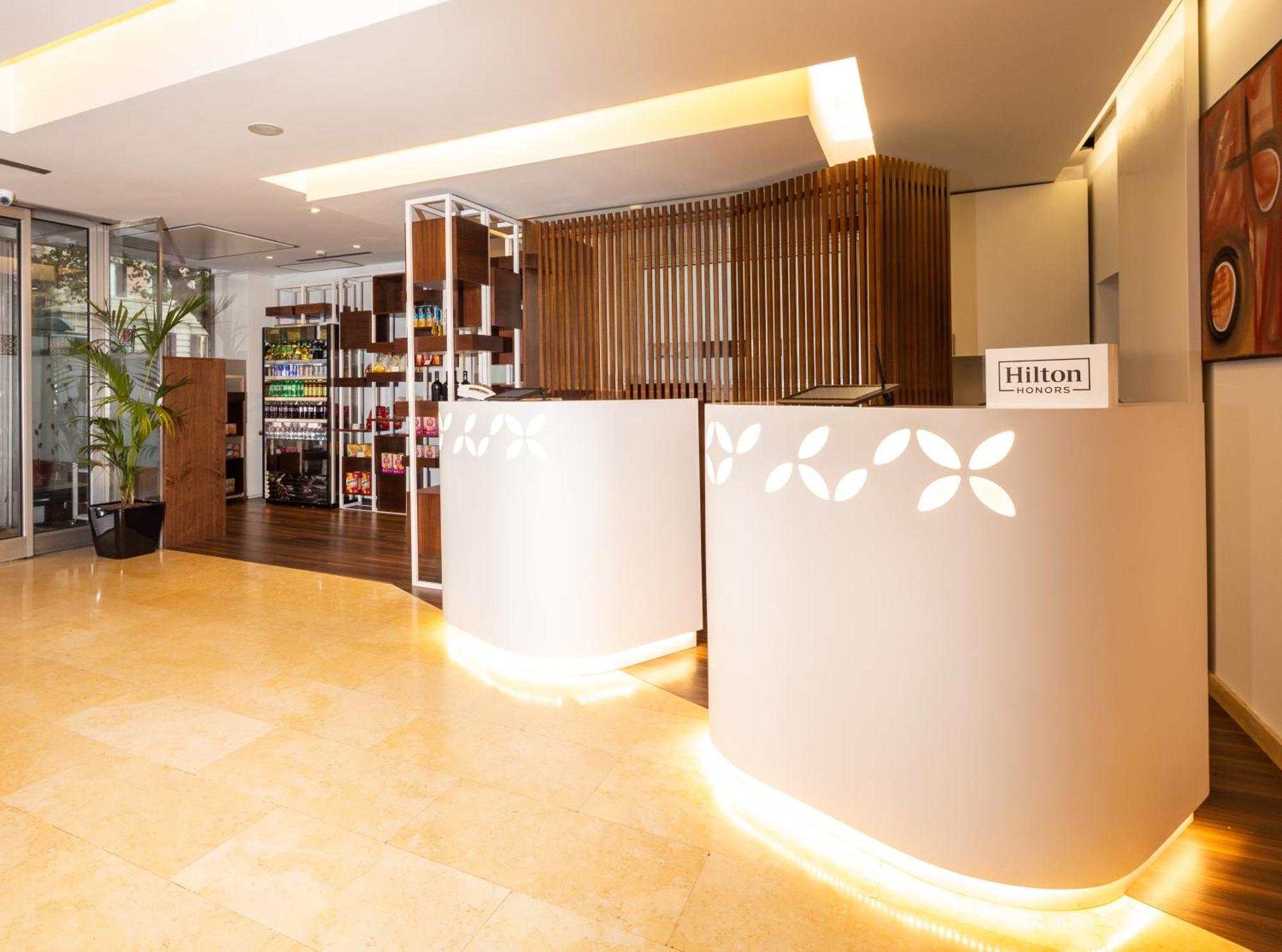 Hilton Garden Inn Rome Claridge Esterno foto