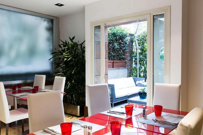 Hilton Garden Inn Rome Claridge Esterno foto